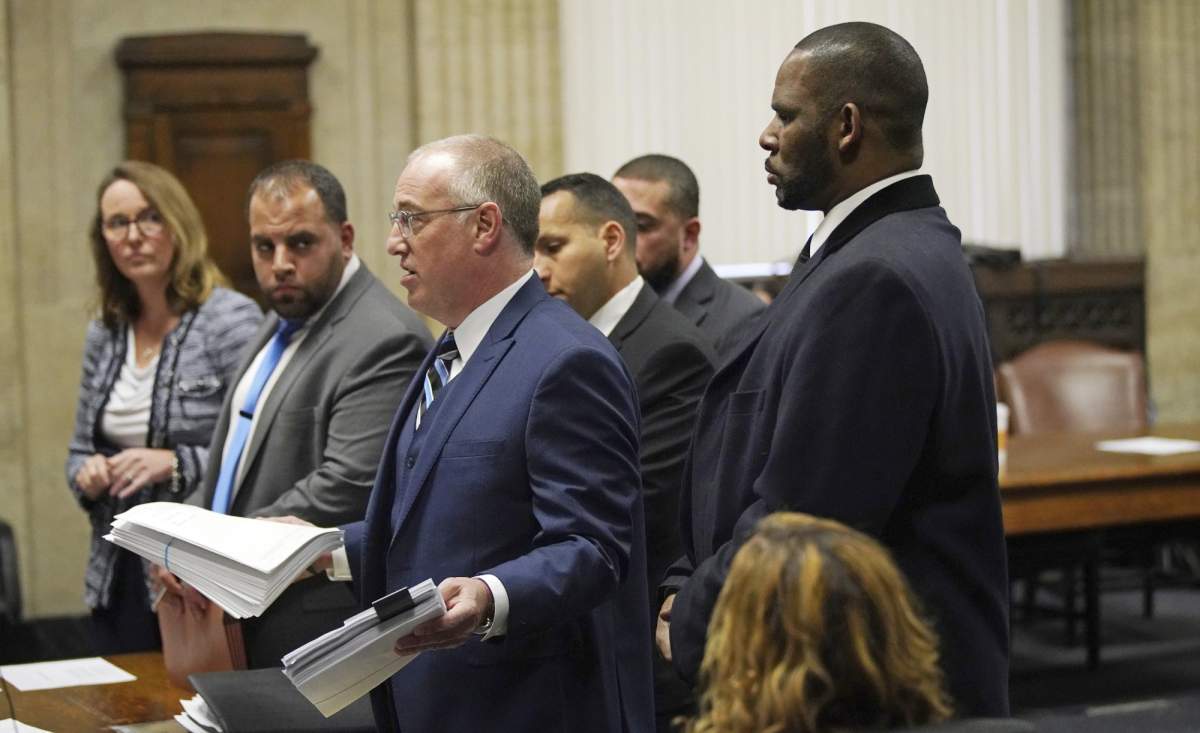 R. Kelly, right, and his attorney Steve Greenberg, center, appear before Judge Lawrence Flood during a hearing in Kelly’s sex abuse case at Leighton Criminal Court Building Tuesday, May 7, 2019 in Chicago. (E. Jason Wambsgans/Chicago Tribune via AP, Pool)