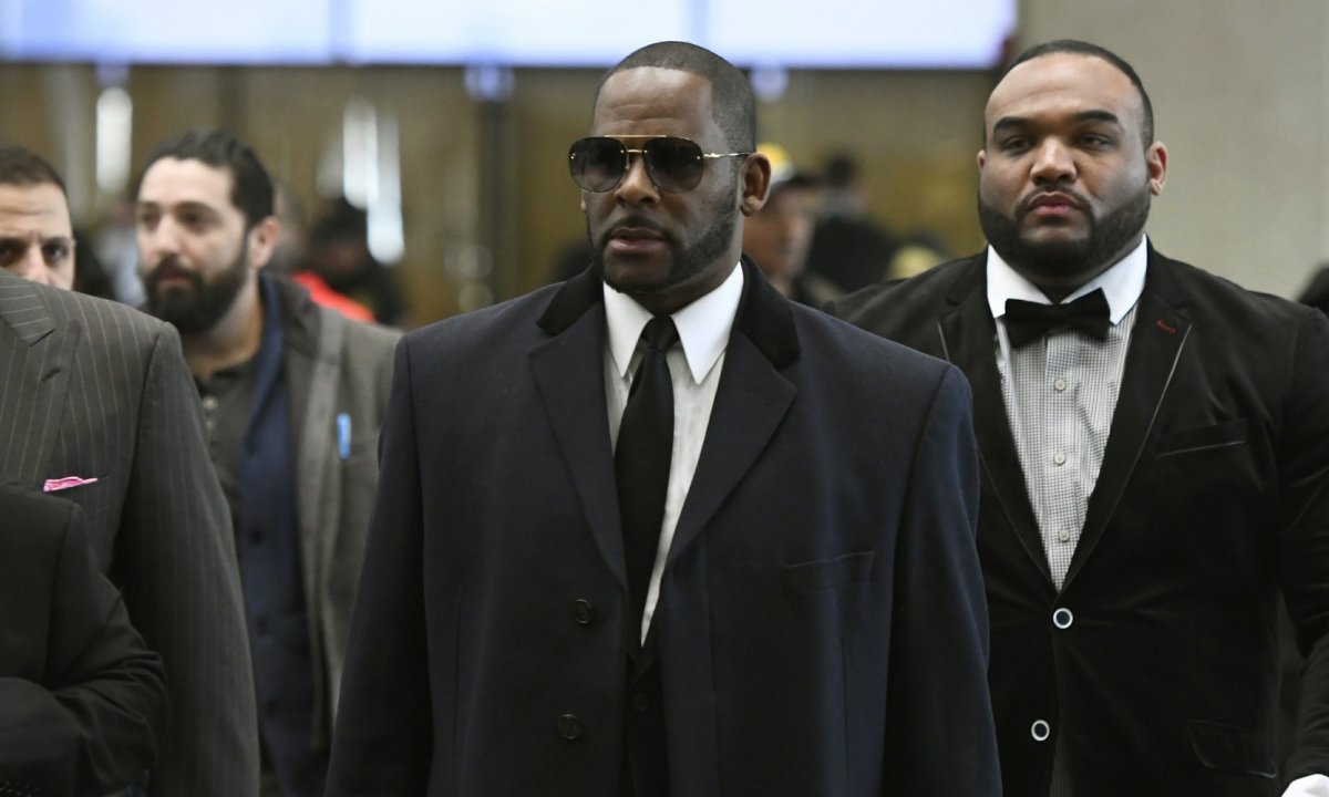Musician R. Kelly, center, arrives at the Leighton Criminal Court building for a hearing Tuesday, May 7, 2019, in Chicago.