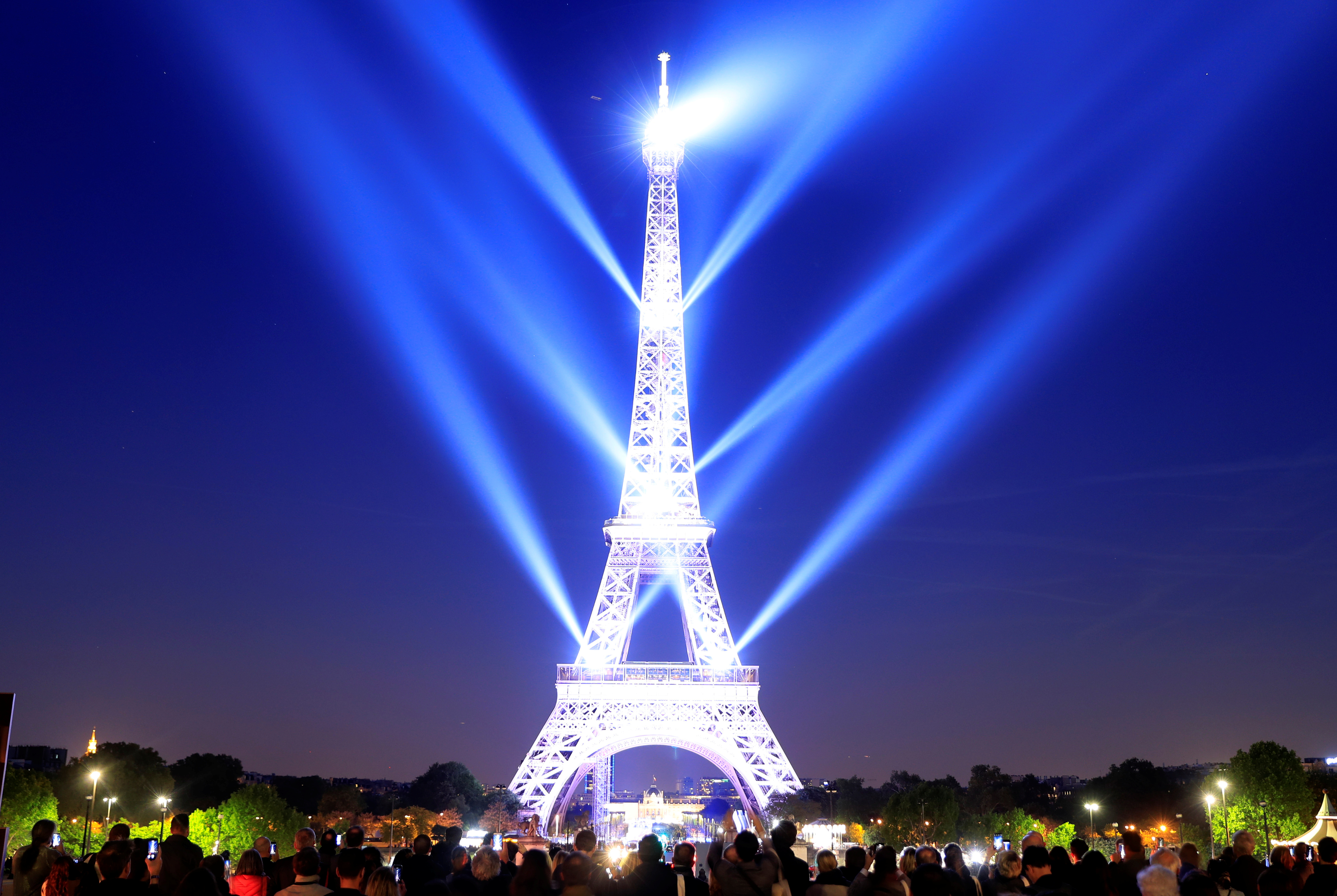 eiffel tower at night with lights