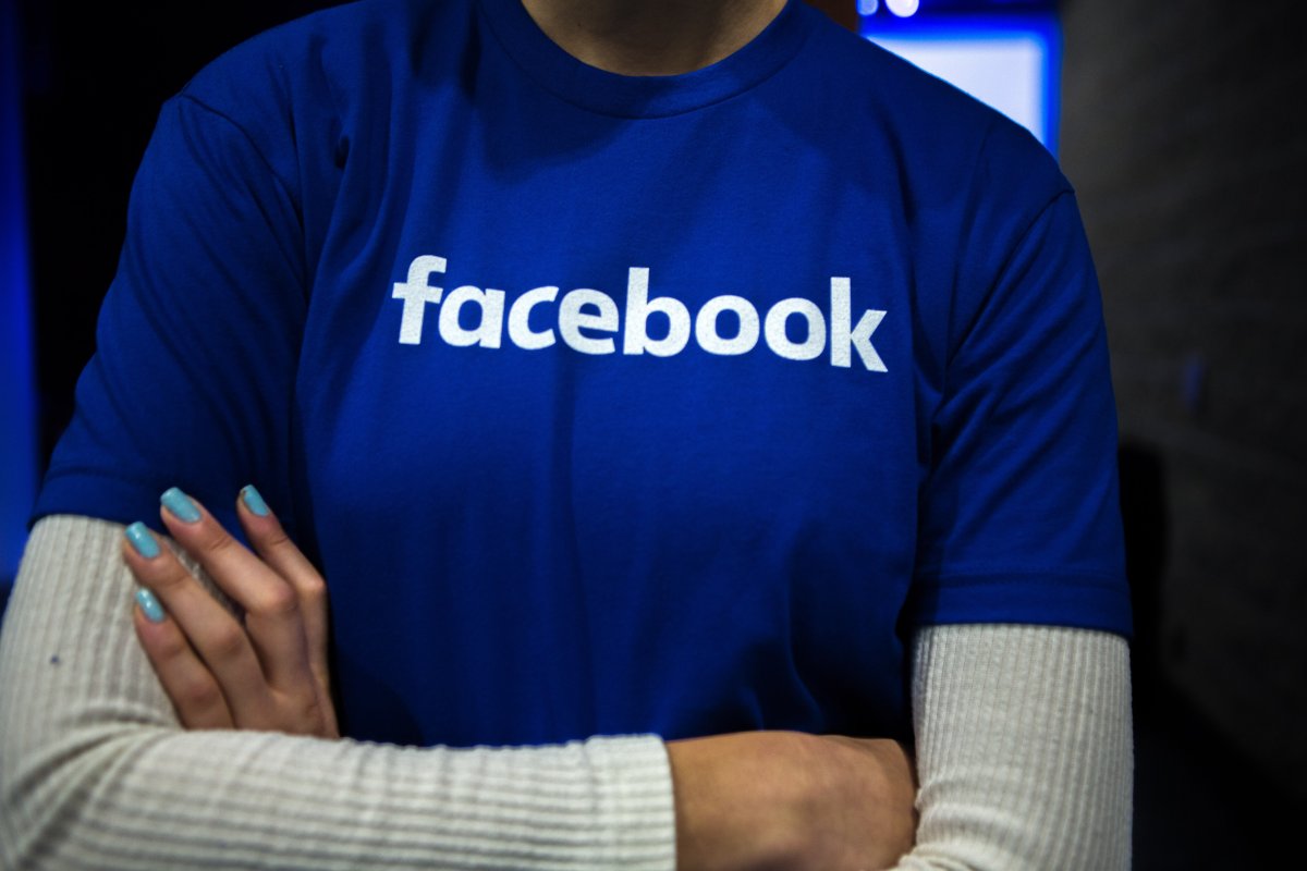 Guest are welcomed by people in Facebook shirts as they arrive at a Facebook Canadian Summit in Toronto on Wednesday, March 28, 2018.