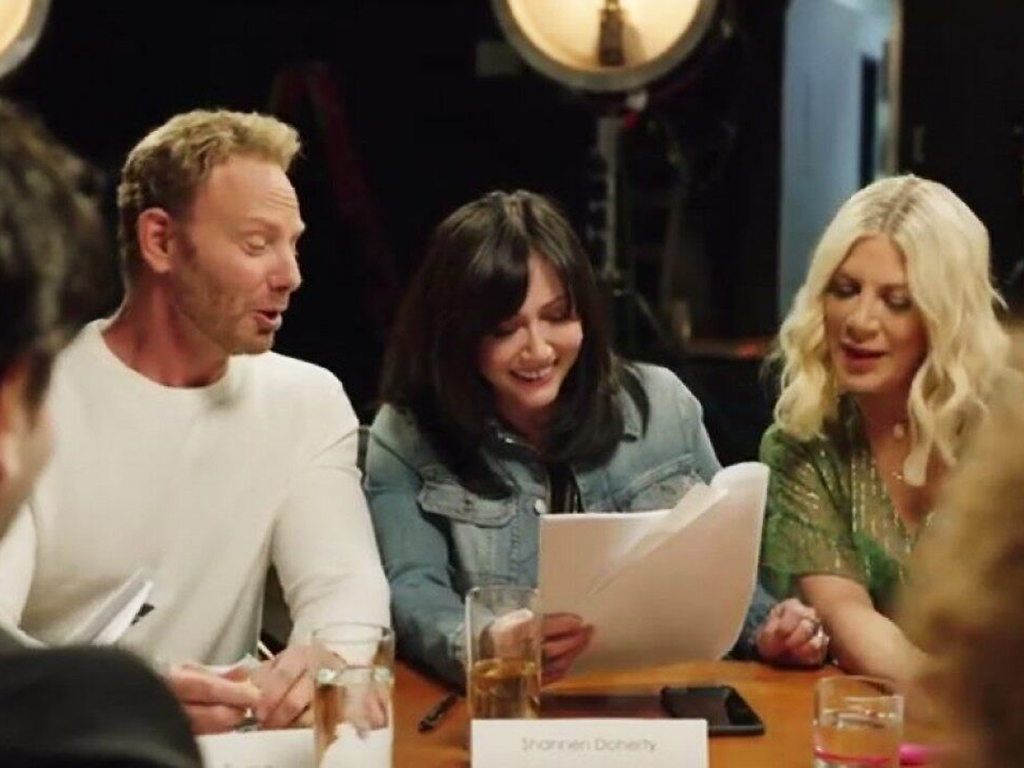 Beverly hills 90210 люсинда николсон. Беверли 2019. Беверли-хиллз 90210. Bh 90210 99 perfume. Беверли 2019.