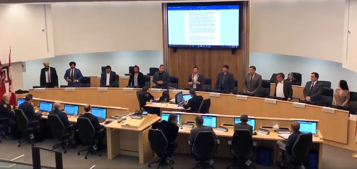  At a special meeting Tuesday evening, Brampton councillors voted
in favour of keeping both the city's own municipal government and
the wider Region of Peel government in place.