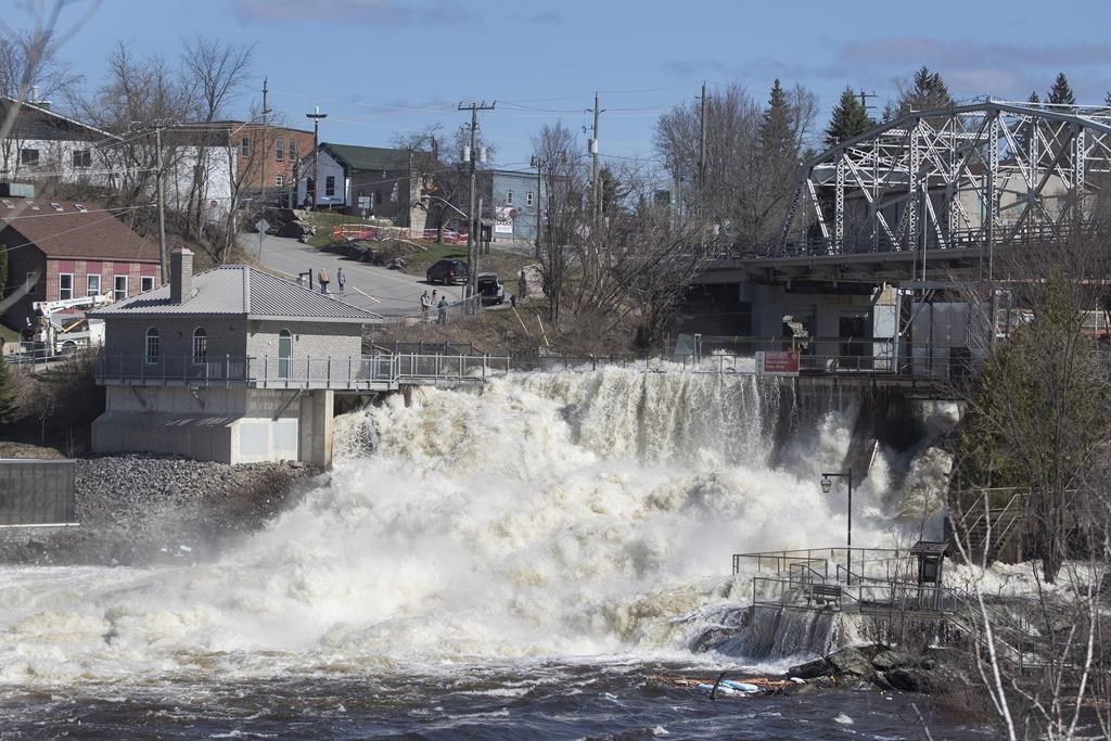 Dam in downtown Bracebridge Ontario can't hold back the swollen waters of the Muskoka River on Sunday, April 28, 2019. THE CANADIAN PRESS/Fred Thornhill.