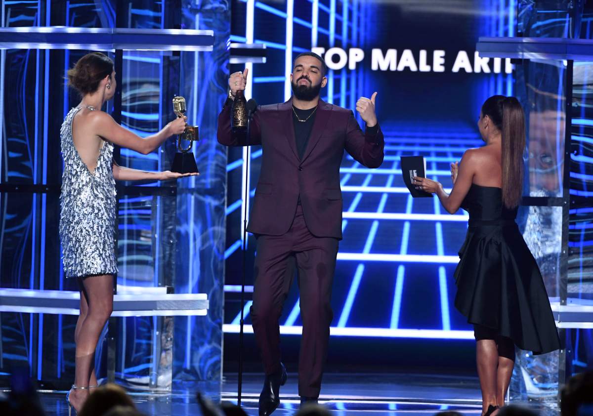 Drake (C) accepts the Top Male Artist award from Cobie Smulders (L) and Eva Longoria (R) onstage during the 2019 Billboard Music Awards at MGM Grand Garden Arena on May 1, 2019 in Las Vegas, Nev.
