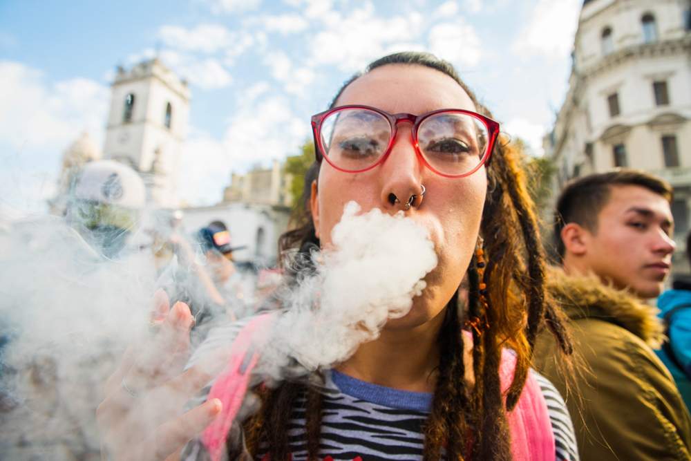 Why you should probably stop smoking weed and buy a vape device - National  | Globalnews.ca