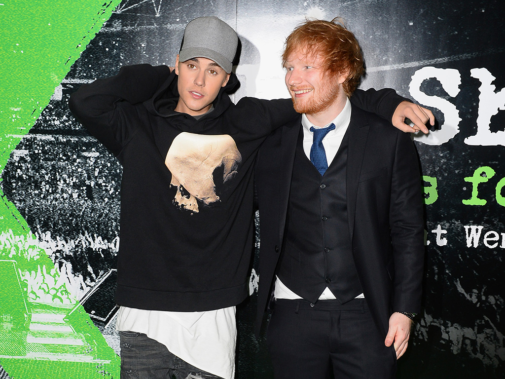 Justin Bieber (L) and Ed Sheeran attend the world premiere of ‘Ed Sheeran: Jumpers For Goalposts’ at Odeon Leicester Square on Oct. 22, 2015, in London, England.