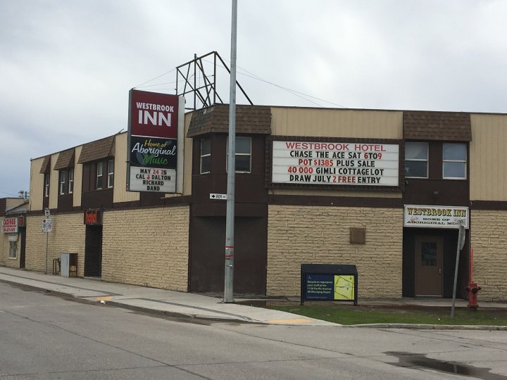 Winnipeg police say man stabbed inside hotel on Keewatin Street