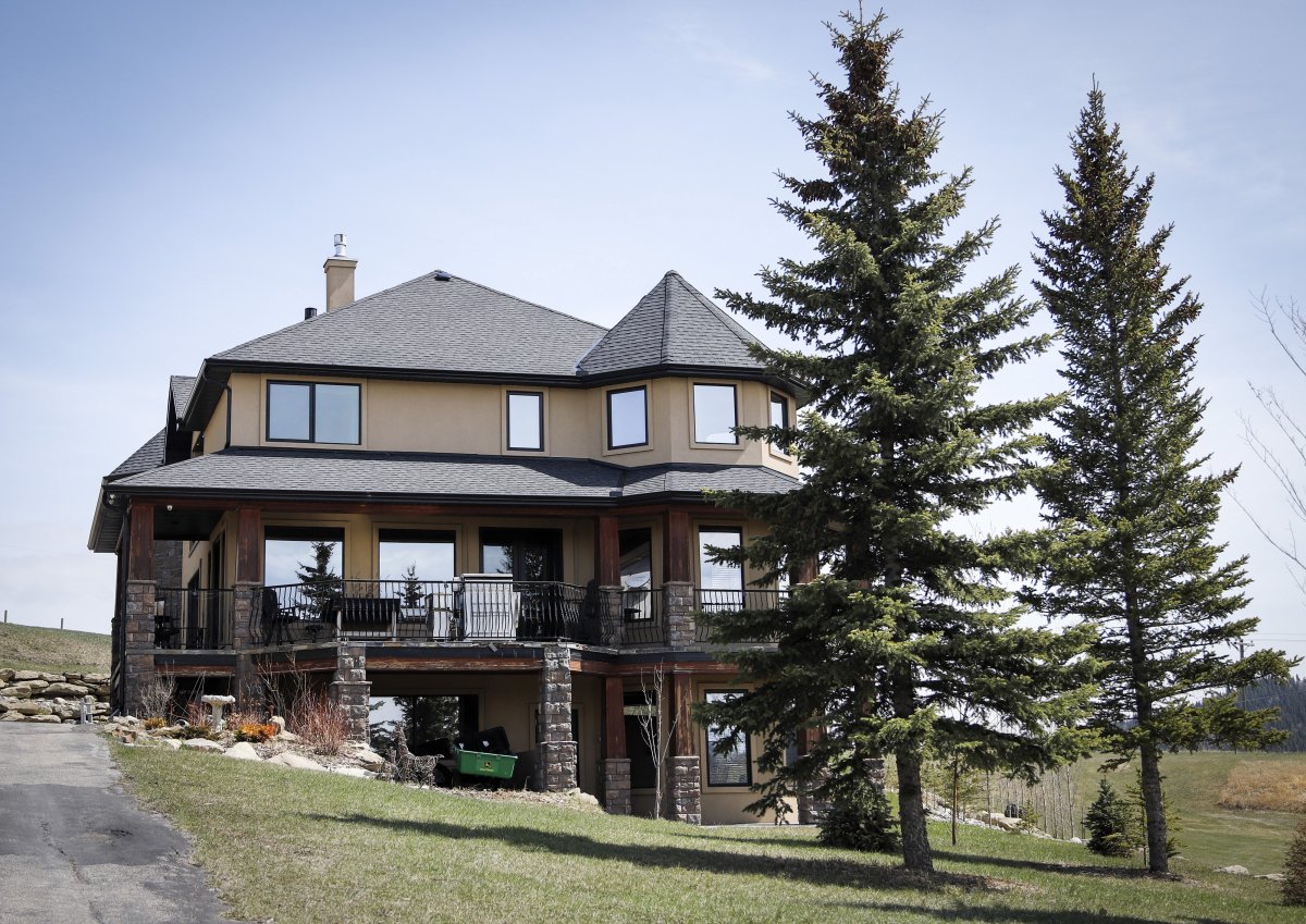 Alberta homeowners trying to sell properties with unique essay contests