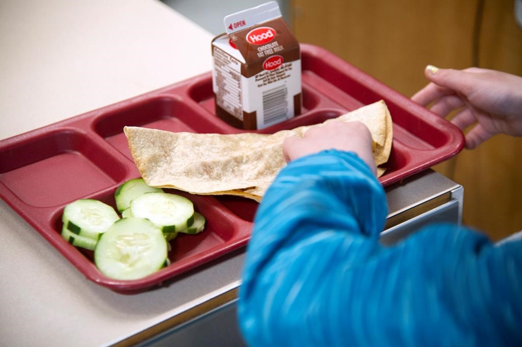 The food assistance program will be expanded to all Quebec schools.