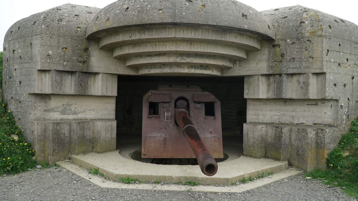 The Longues-sur-Mer artillery battery sits on a 60 metre cliff overlooking the English Channel. It formed a part of the Nazis’ Atlantic Wall and remains intact.