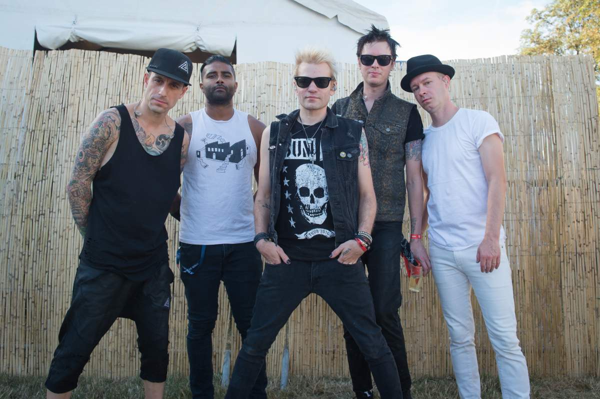 (L-R) Sum 41: Frank Zummo, Dave Baksh, Deryck Whibley, Jason McCaslin and Tom Thacker posing for a photo session at Rock en Seine on Aug. 28, 2016 in Paris, France.