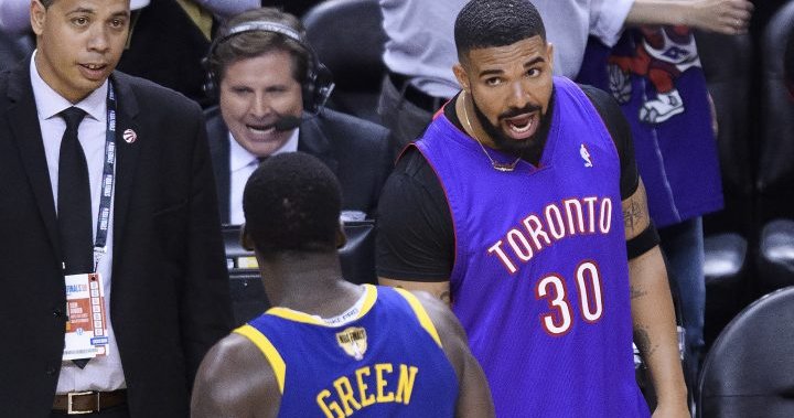 Drake Trolls Steph Curry At NBA Finals, Wears Father's Raptors Jersey &  Says He Has Curry's Hair Lint For Sale - theJasmineBRAND