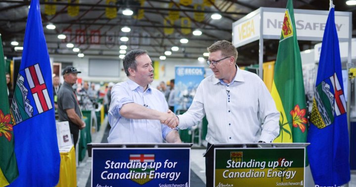 Kenney, Moe join forces with U.S. governors calling for end to border vaccine mandate