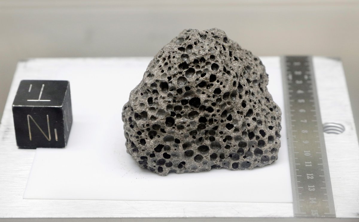 NASA unseals moon rock collection for the first time in decades ...