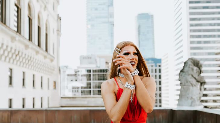 Lady in Red Ball - image