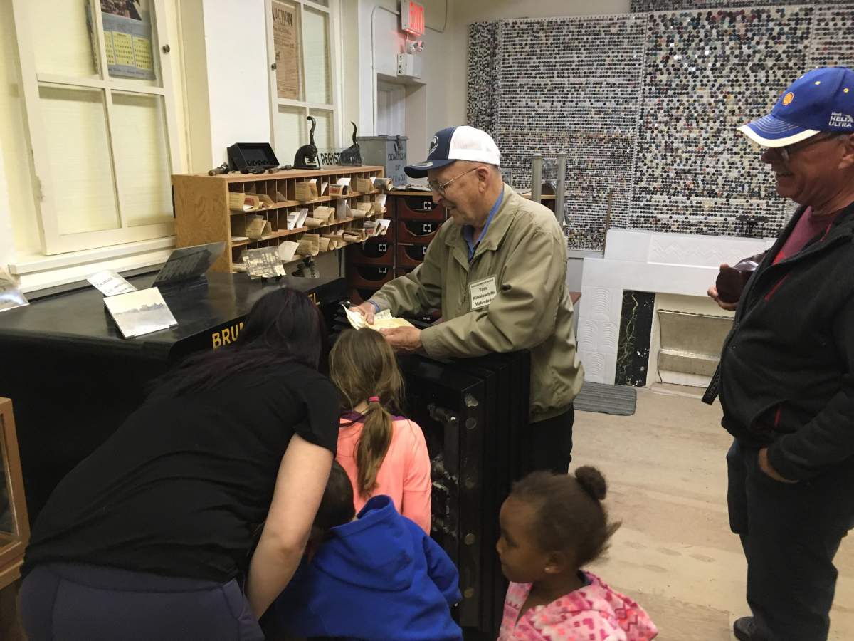 Tom Kibblewhite shows the Mills family around the Vermilion Museum. – Stephen Mills