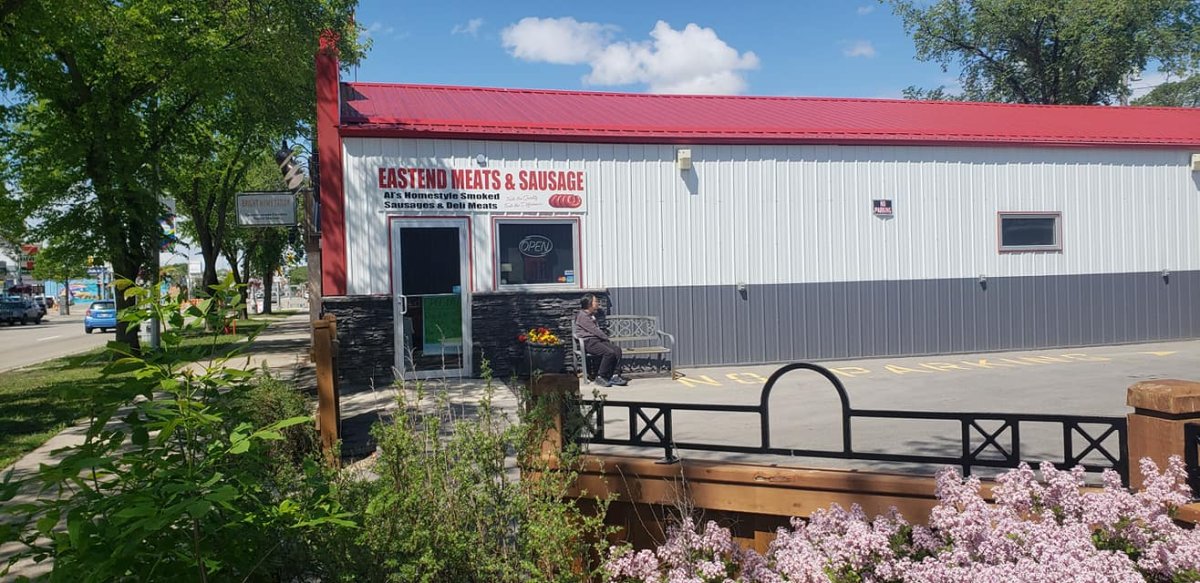 Thief tunnels through outside wall to steal sausage, knife from