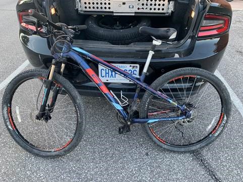 Police in Chatham-Kent say a suspect who tried to steal a laptop left behind his bicycle. 