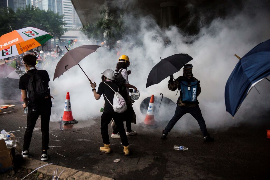 Violent clashes broke out in Hong Kong on June 12 as police tried to stop protesters storming the city’s parliament, while tens of thousands of people blocked key arteries in a show of strength against government plans to allow extraditions to China. (Photo by ISAAC LAWRENCE / AFP)