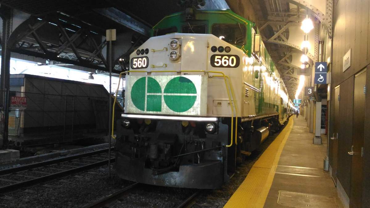 GO Transit alerting riders that the Lakeshore line will run every hour, not every half-hour, this weekend.