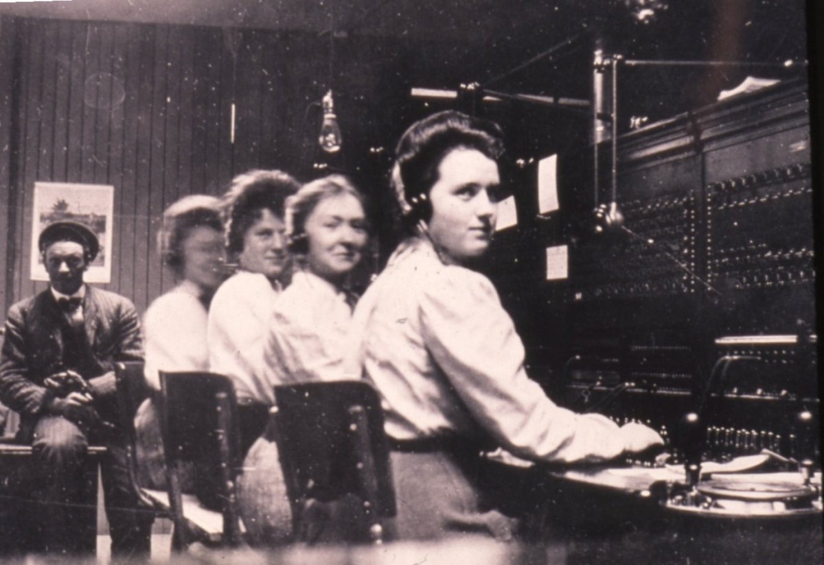 Women working the switchboard in 1907. 