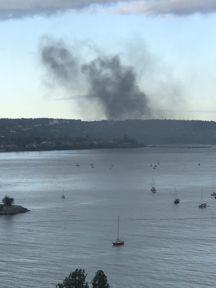 Thick black smoke from a garage fire in Point Grey is seen across the water in Vancouver\’s West End Monday, June 3, 2019.