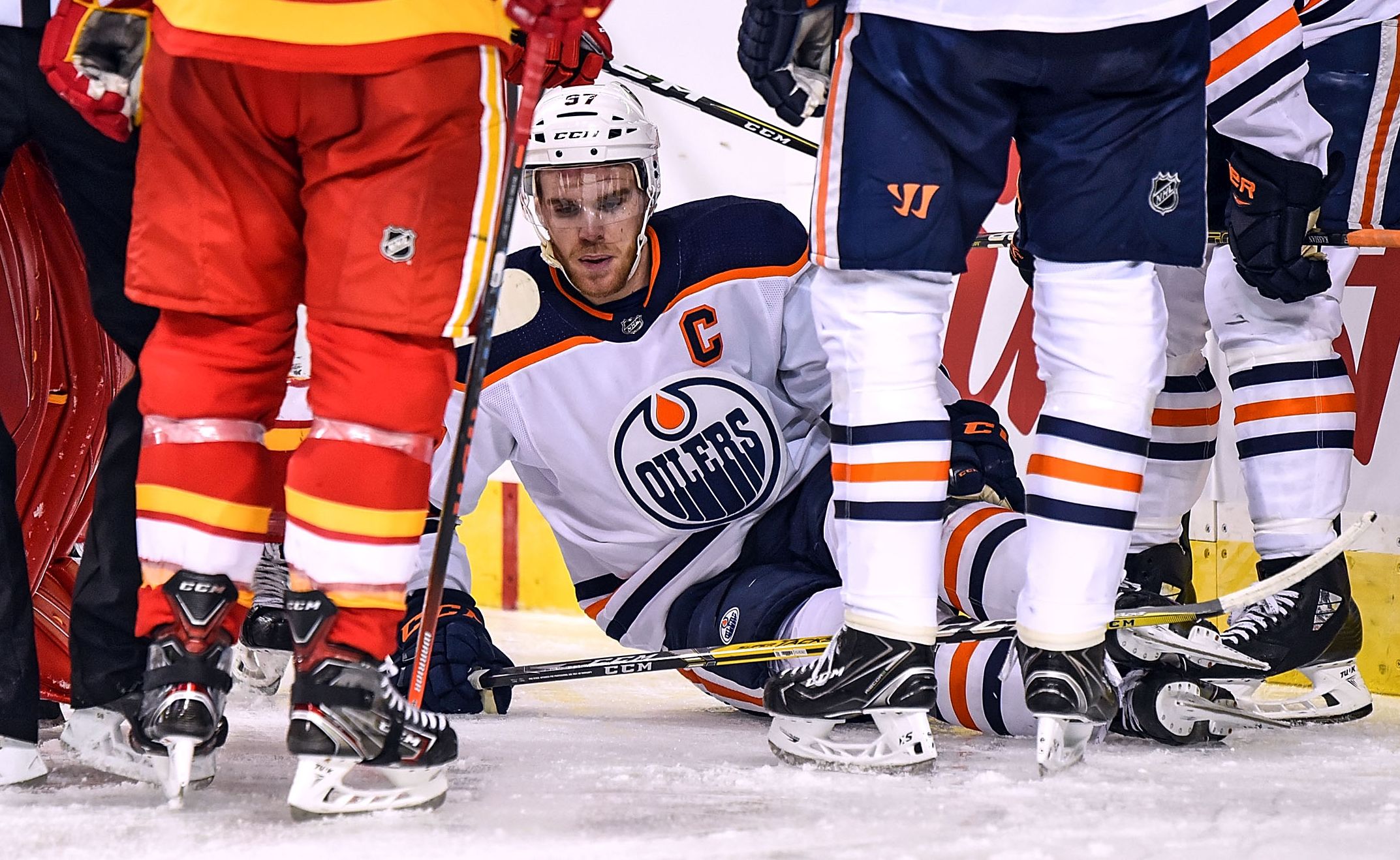 Oilers Captain Connor McDavid Mum On Recovery From Scary Knee Injury ...