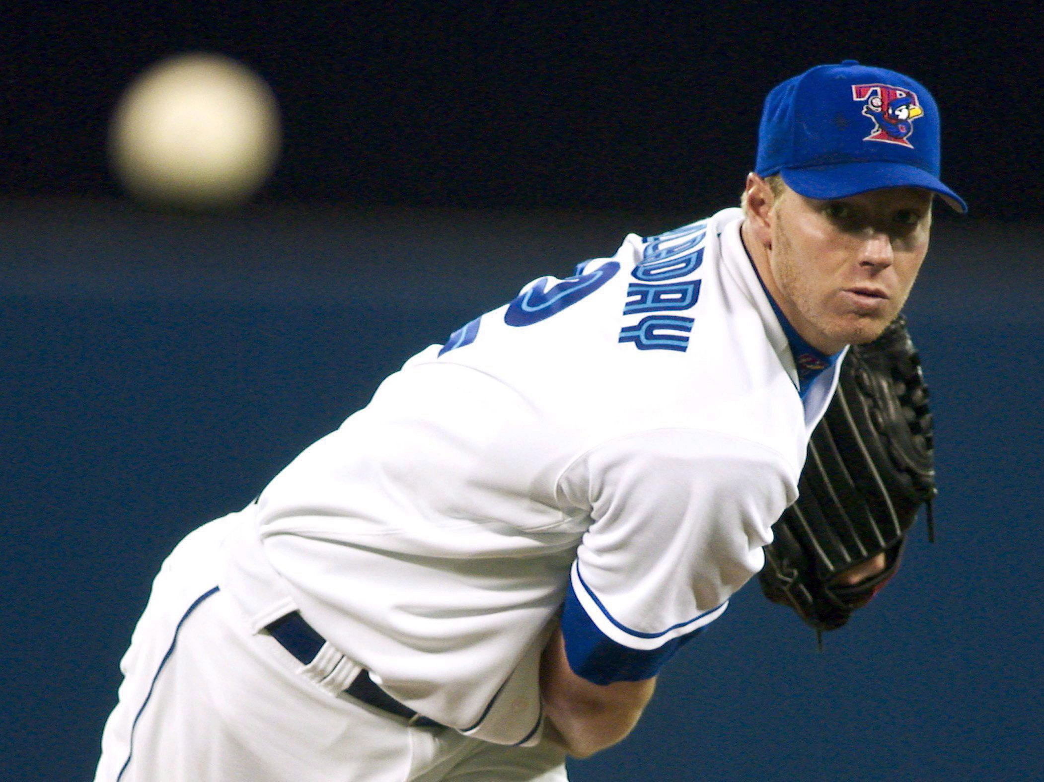 Toronto Blue Jays draft Roy Halladay's son in tribute to late pitcher