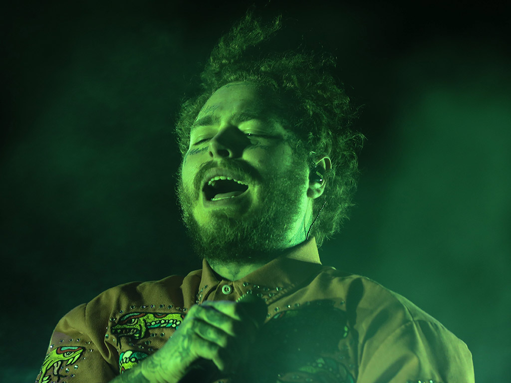 Post Malone Hollywood's Bleeding Wallpaper / Post Malone Hollywood S Bleeding Double Vinyl Edt Republic Of Music 0864313 Vinyl - Hollywood's bleeding is post malone in a fitting room, trying new vibes on for size.