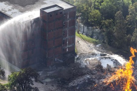 beam kentucky bourbon globalnews barrels destroys releases warehouse distillery