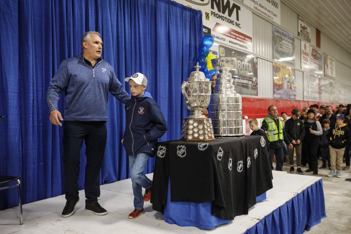 JONES: Coach brings Stanley Cup to meet Calahooligans
