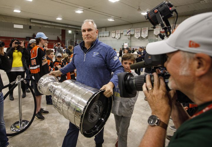 JONES: Coach brings Stanley Cup to meet Calahooligans