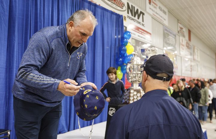 JONES: Coach brings Stanley Cup to meet Calahooligans