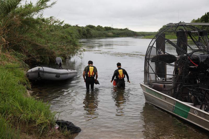 Del Rio Sector Dive Team searches
for 2-year-old girl in Rio Grande River.
