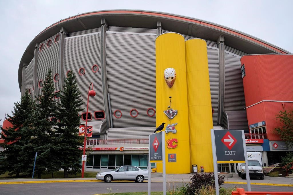 Затворени пътища за хокейни фенове, които се отправят към Saddledome Прощален сезон