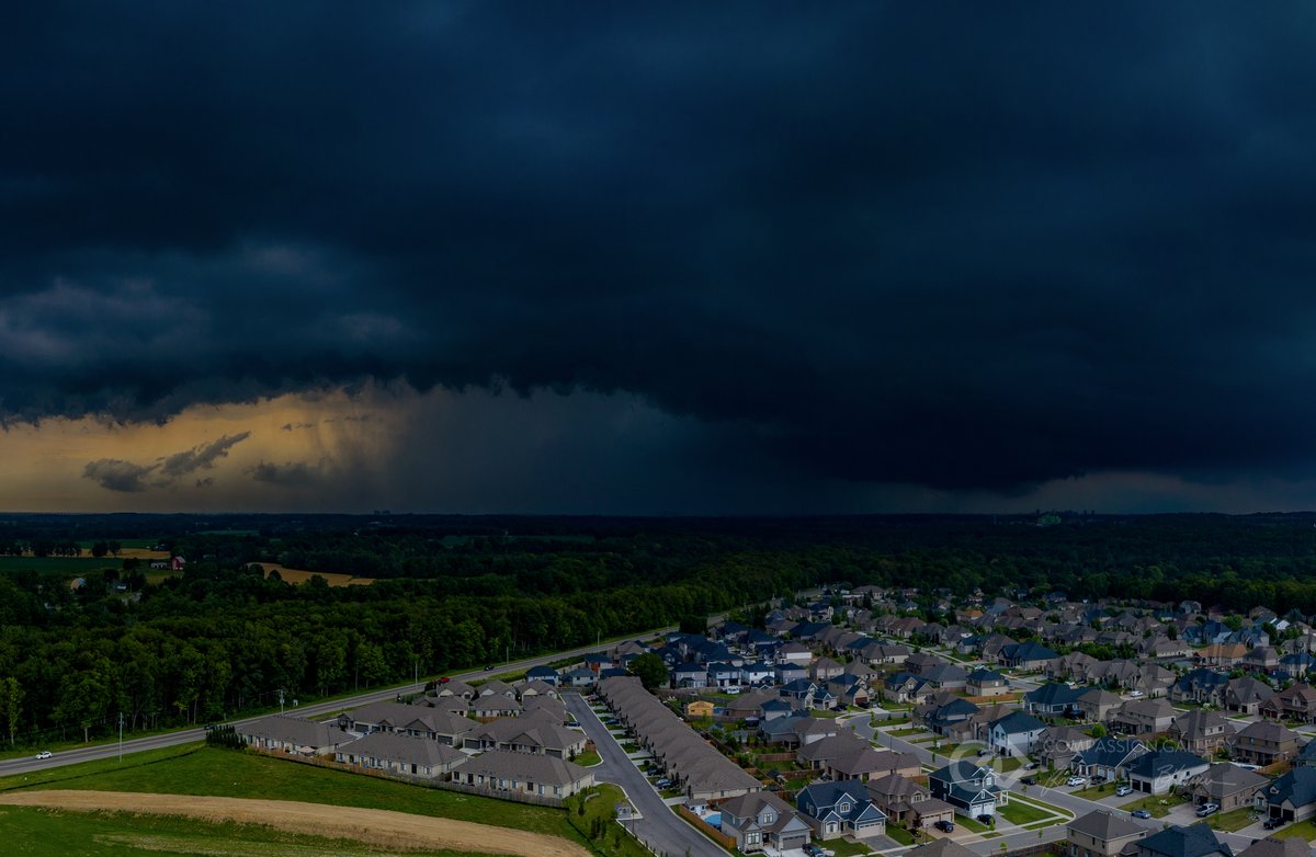 London skies on Friday as a storm approaches. Photo: Ray Majoran (Twitter)