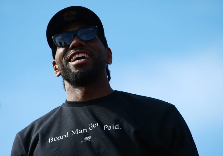 L.A. Clippers - Kawhi Leonard arrives to the arena wearing