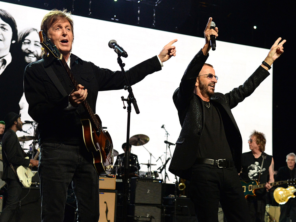 (L-R) Paul McCartney and Ringo Starr perform onstage during the 30th Annual Rock And Roll Hall of Fame Induction Ceremony at Public Hall on April 18, 2015 in Cleveland, Ohio.