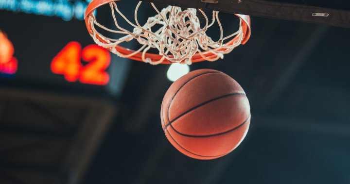 Баскетболният съдия от Уинипег е обвинен в сексуални престъпления срещу колеги, казва полицията