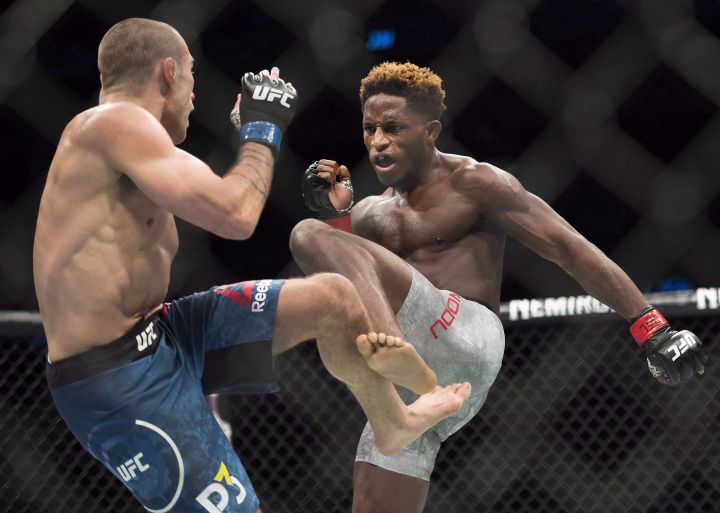 Hakeem Dawodu, right, fights Kyle Bochniak during the UFC Featherweight bout in Toronto on Saturday, Dec. 8, 2018. 