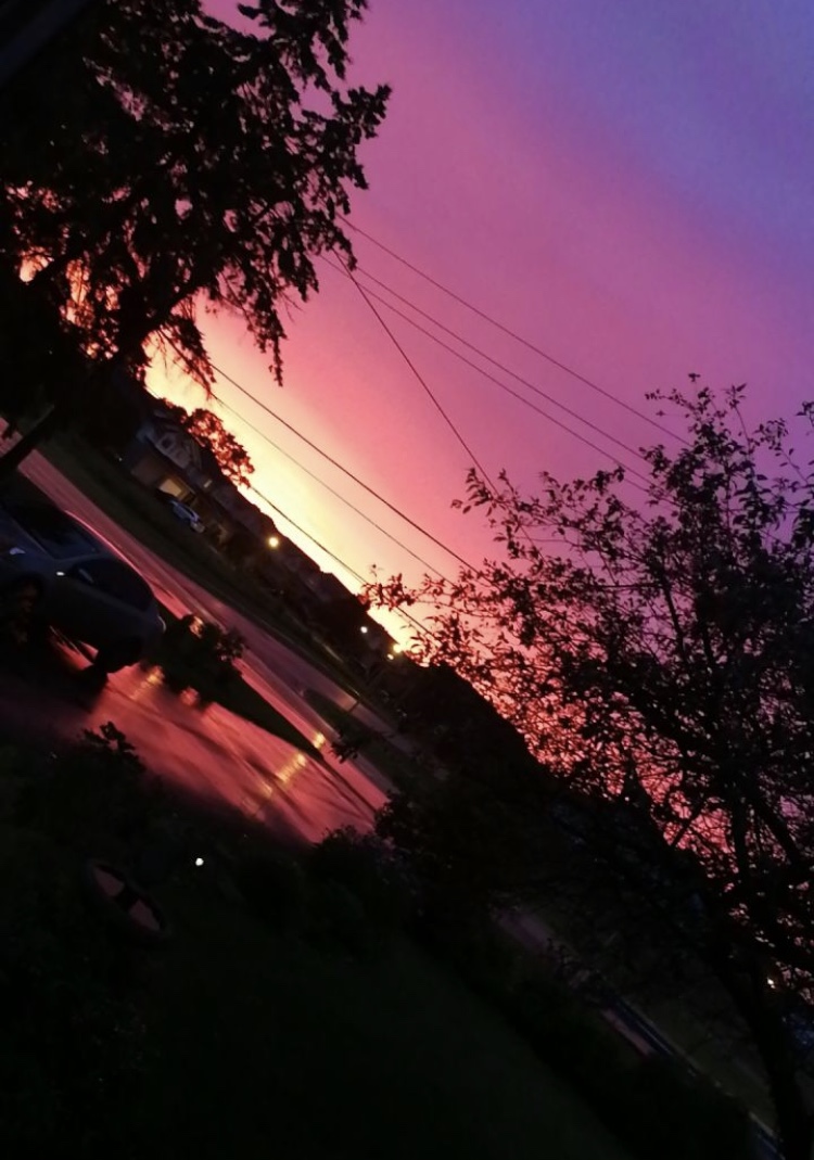 Sunset on the beach in southwestern Ontario on Saturday night. Photo: Kalila Scott (Snapchat)