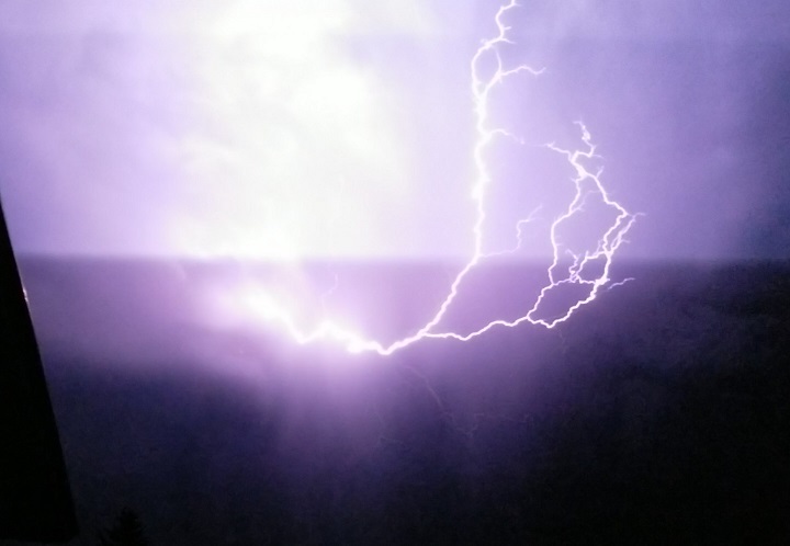 Броят на пожарите в Британска Колумбия продължава да набъбва тъй