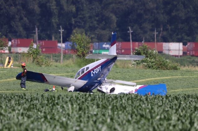 A small plane crashes in field in the Aldergrove area of Langley, B.C.