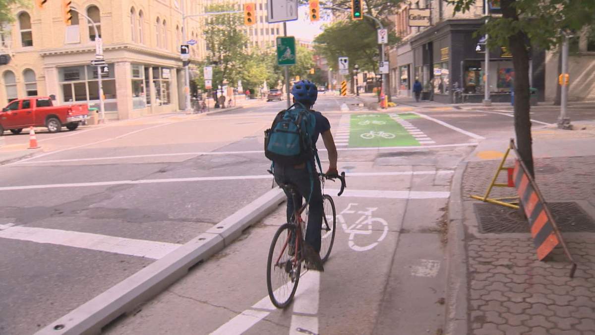 Winnipeg still lags behind on active transportation, experts say - image