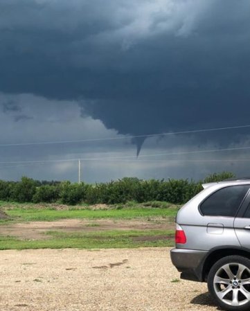 Tornado warning issued after funnel cloud spotted in Crossfield ...