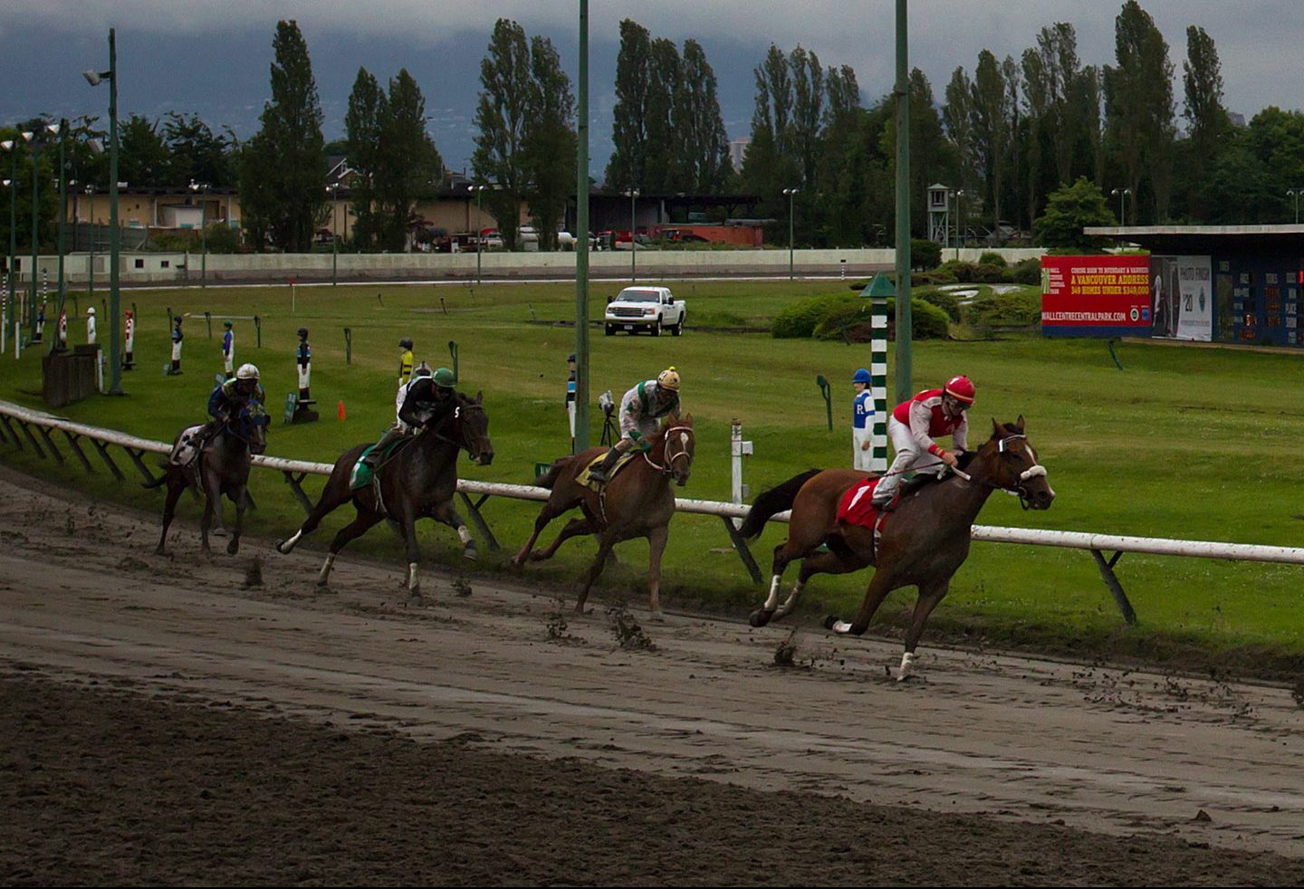 Hastings Racecourse обяви в петък че се затваря незабавно В изявление