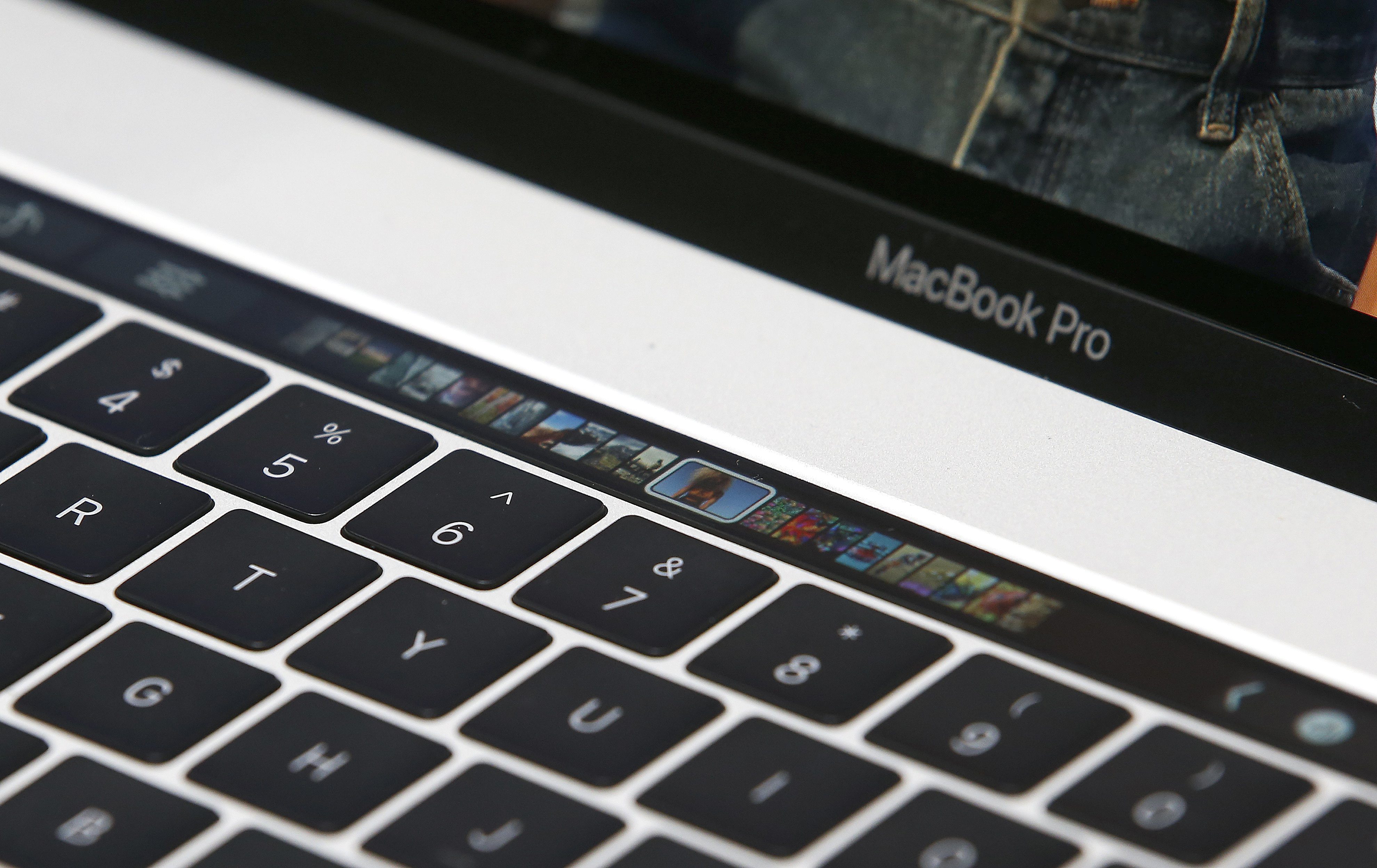 Certain MacBook Pro models banned from U.S. flights amid battery