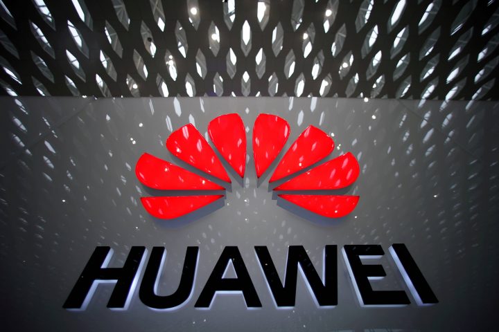  A Huawei company logo is pictured at the Shenzhen International Airport in Shenzhen, Guangdong province, China July 22, 2019. 