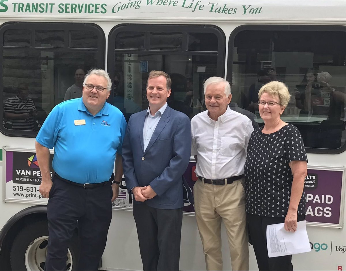The projects include the acquisition of 14 new transit buses, four of them expansion buses, and the procurement of 40 signalized intersections with transit priority signals.