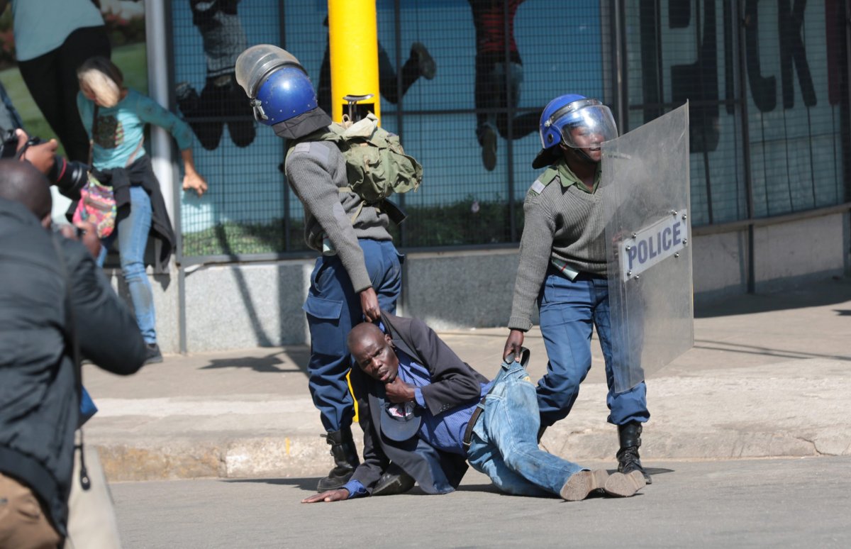 The Latest: Protesters, police clash in Zimbabwes capital 